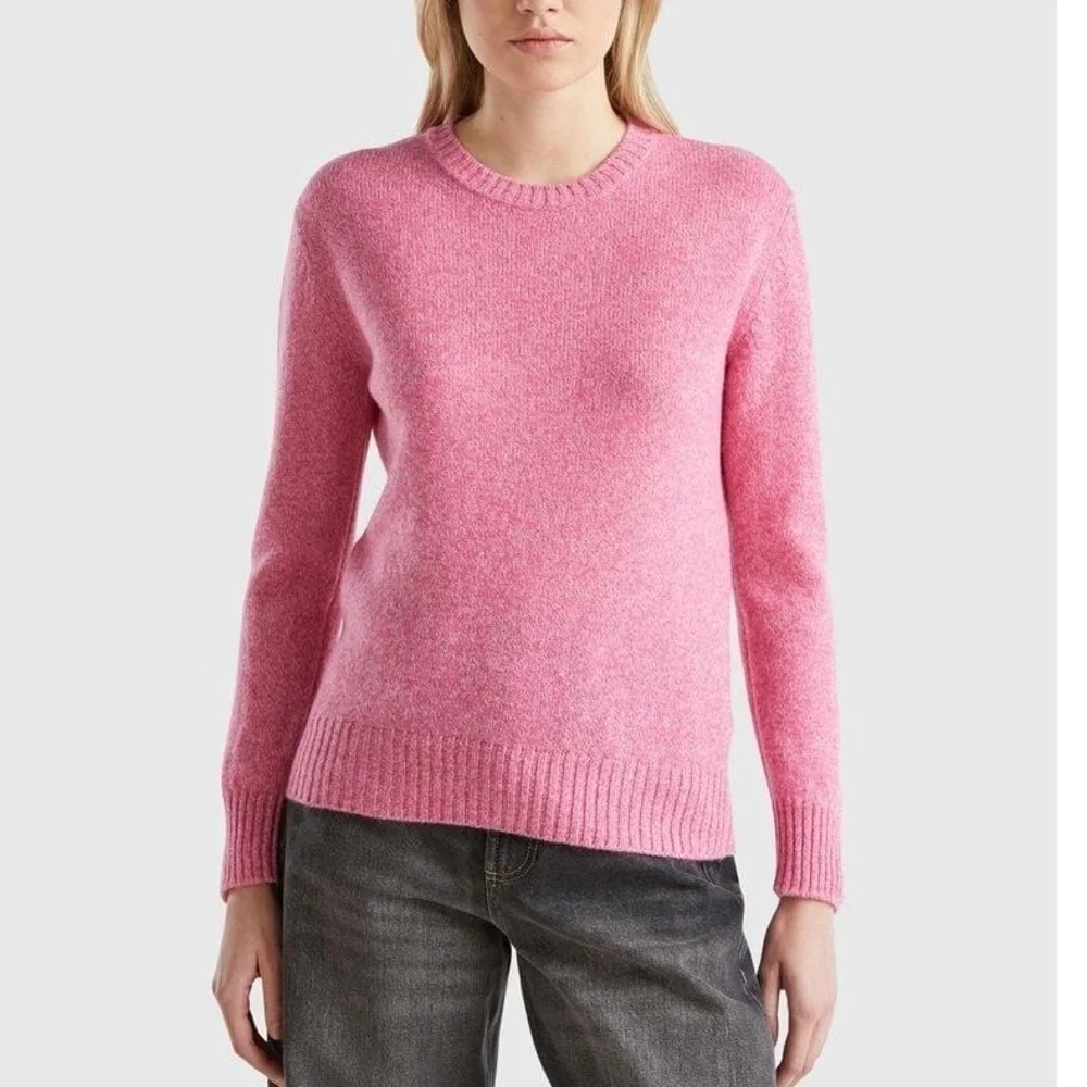 H&M Pink Sweater Medium Crew Neck Long Sleeve Ribbed Hem bubble pink NWOT - Picture 3 of 10